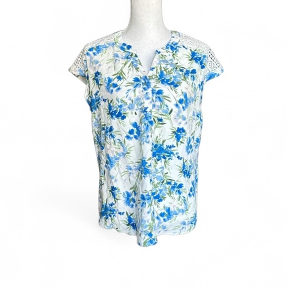 Fortune & Ivy, Stitch Fix Blue & White Floral Crochet Short Sleeve Top - Picture 1 of 4